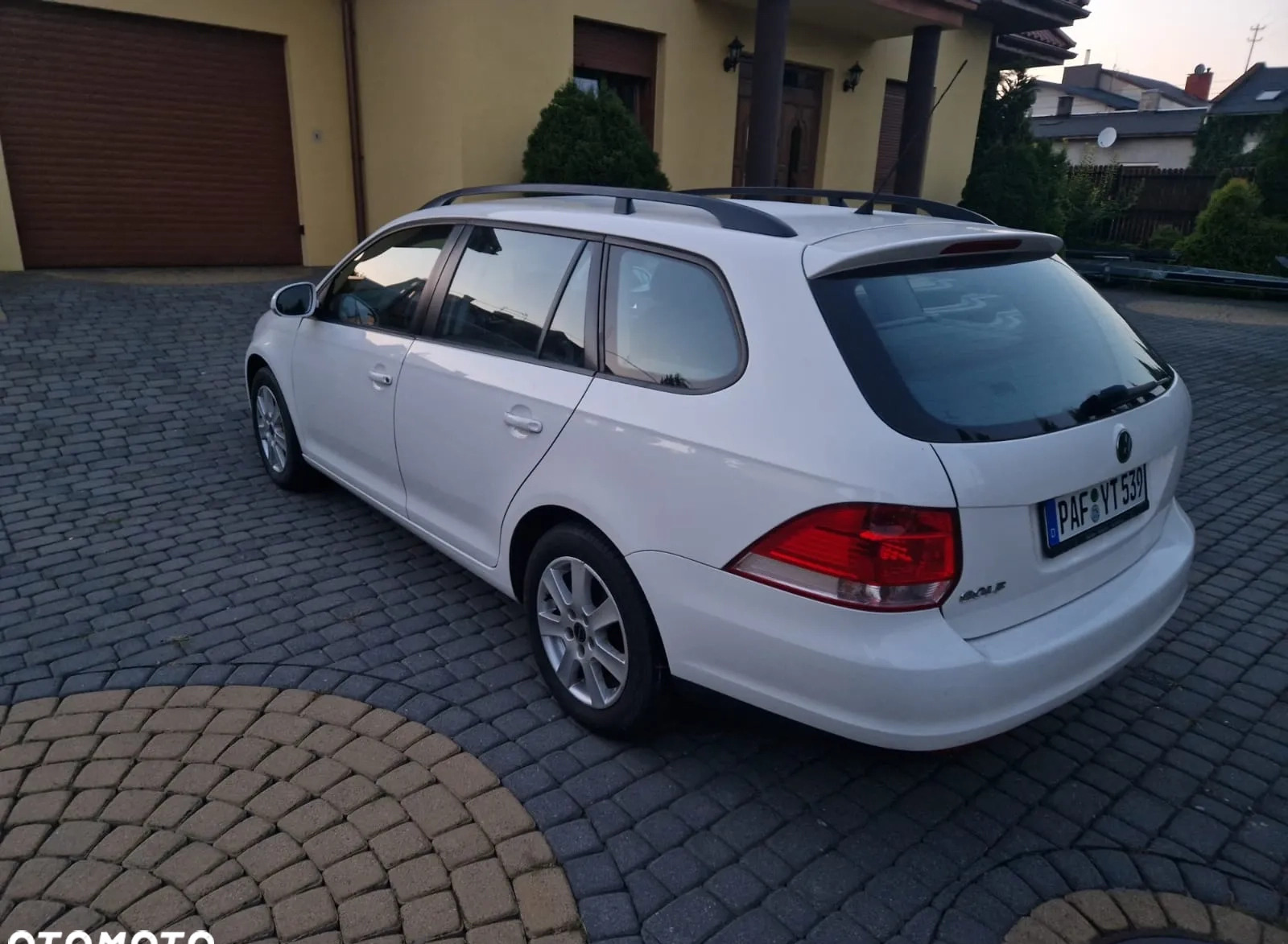 Volkswagen Golf cena 13600 przebieg: 212300, rok produkcji 2009 z Lewin Brzeski małe 79